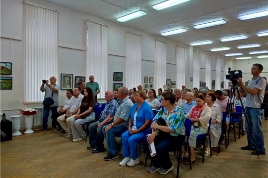 Две новые истории в красках и формах: Художественный музей открыл новые летние выставки