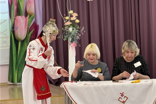 Педагог детского сада делится опытом на городском конкурсе "Лучший педагог-наставник