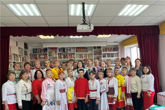 Литературно-краеведческий час «Тăван чĕлхе эс чун уççи» в этнобиблиотеке