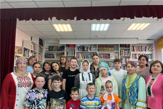 Этнокультурная гостиная "Народы России: традиции, обряды, фольклор" в Этнобиблиотеке