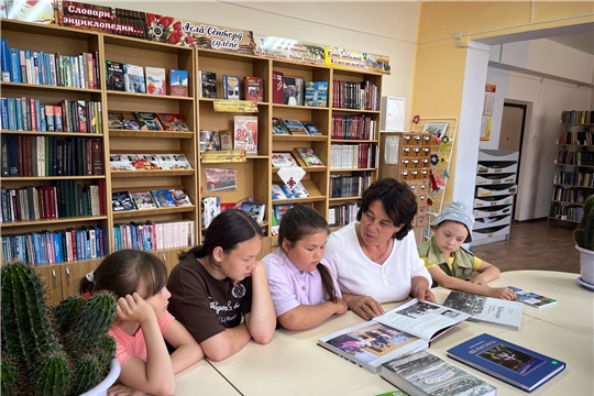 В Новомуратской сельской библиотеке провели краеведческий час «Слава тебе, родная Чувашия»