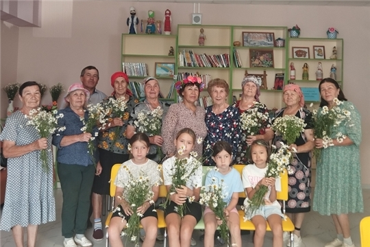 Мастер – класс «Ромашковое счастье» в Новочелны – Сюрбеевской сельской библиотеке