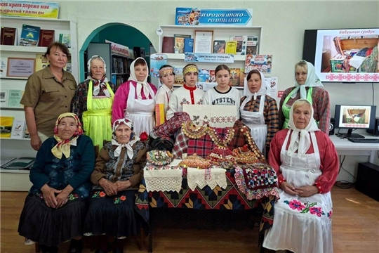 В Починокбыбытьской сельской библиотеке  прошёл душевный фольклорный праздник "Сундучок семейных историй"