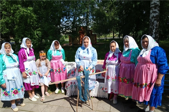 В Дубовской сельской библиотеке прошёл час фольклора  «Асанне арчи»
