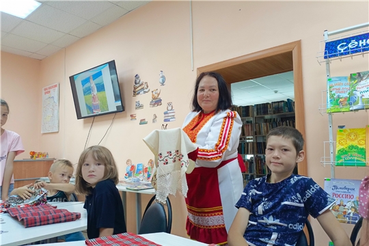 В Нюргечинской библиотеке — выставка «Из бабушкиного сундука»