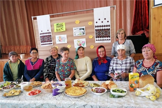 Краеведческий час «Спасы провожай, осень встречай» в Асановской сельской библиотеке