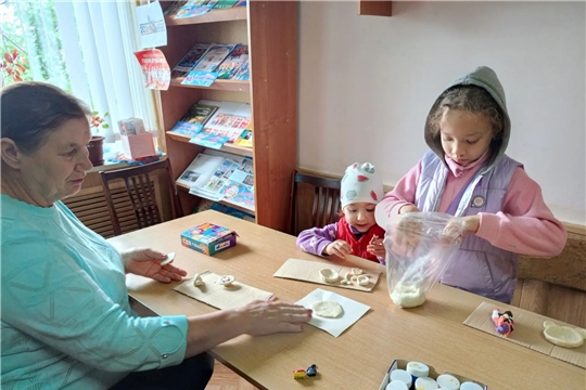 Мастер-класс: "Фантазии из солёного теста" в Дубовской сельской библиотеке                 
