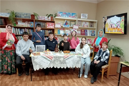 Фольклорный час «Август Спасами богат» в Нижнетимерчеевской сельской библиотеке