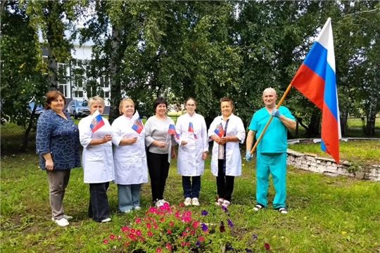 Флешмоб  «Флаг державы – символ славы»: Н.Ч. Сюрбеевская сельская библиотека