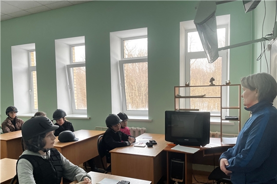 В рамках проекта главы Чувашской Республики Олега Николаева «Ярко в Чувашии» состоялся Урок мужества.