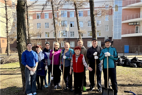 Коллектив СШОР № 1 им. В. Егоровой принял участие в городском субботнике