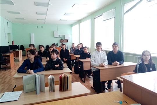 Краеведческий час «Элли Юрьев - великий художник Чувашии» в Первочурашевской сельской библиотеке