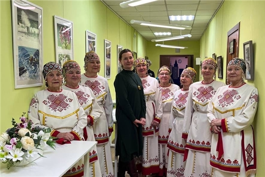 Открытие выставки акварельных работ Жанны Егоровой "Акварельный диалог, там, где оживает цвет" в Центральной районной библиотеке
