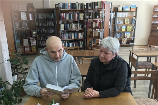 Чтения вслух «Строки для мамы» в Приволжской городской библиотеке