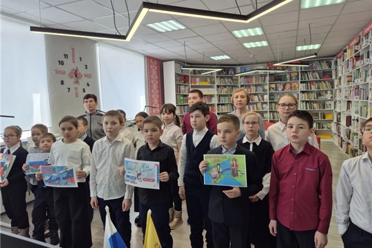 Тематический час под названием «Крым — капелька России» в Октябрьской сельской библиотеке