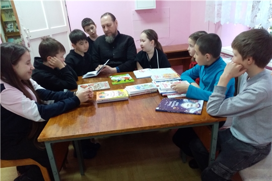 Познавательный час «Одна страна, одна семья» в Первочурашевской сельской библиотеке