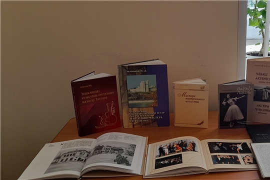 Книжно-иллюстративная выставка «Живет искусство на страницах книг» функционирует в Сутчевской сельской библиотеке