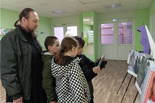 Экскурсия у фотовыставки с дополненной реальностью «Село Октябрьское в лицах»