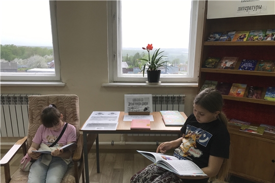Выставка литературы «Безопасность ребенка: читайте и узнайте больше» в Приволжской городской библиотеке