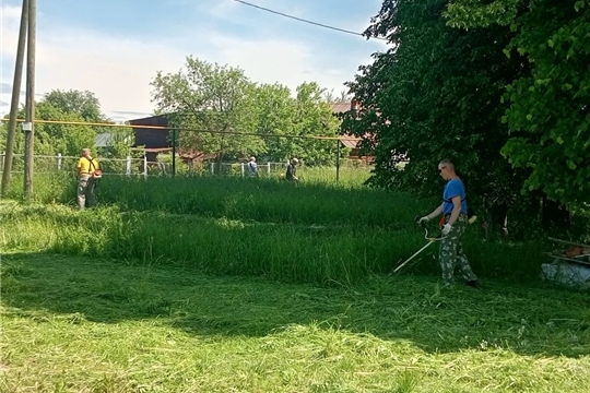 Субботник у памятника и часовни на улице Школьной в д. Эльбарусово