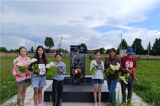 Час памяти у памятника "Ветеранам боевых действий" в селе Октябрьское
