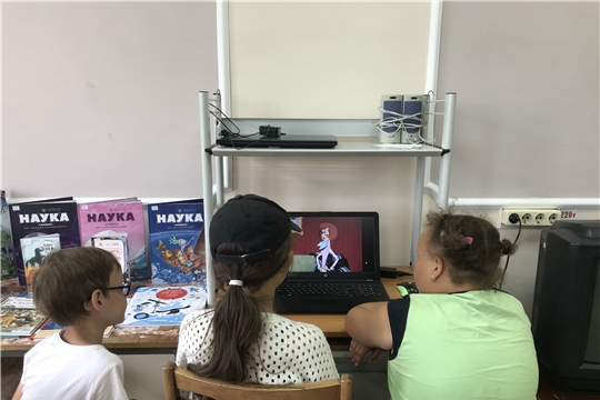 Показ мультфильма «Трое из Простоквашино» в Приволжской городской библиотеке