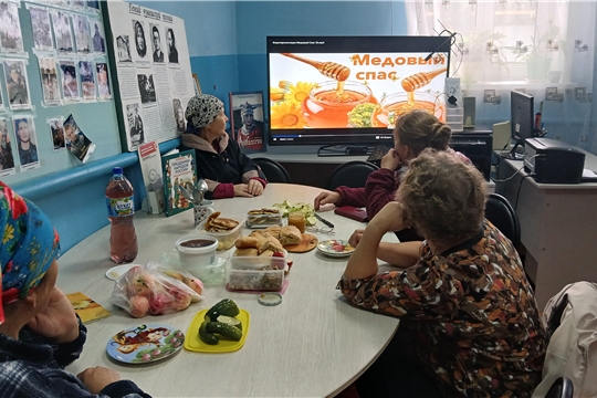 Познавательная программа «Посиделки «Спас Медовый» для членов клуба «Сентреш» при Эльбарусовской сельской библиотеке
