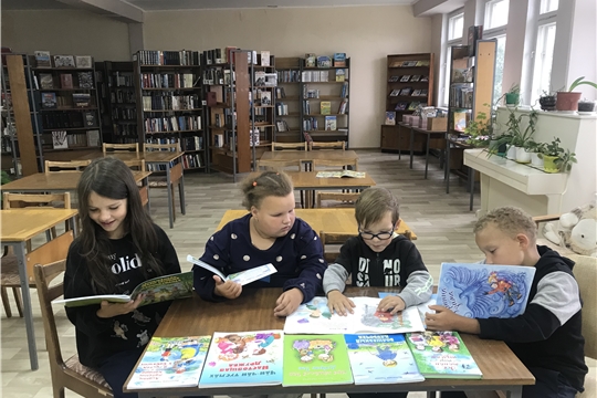 Книжная выставка «Лица чувашской поэзии» в Приволжской городской библиотеке
