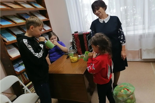 Познавательно-развлекательный час «Яблочный Спас не пройдёт без нас!» в Шоршелской сельской библиотеке
