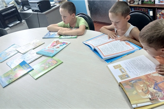 Литературный час «Валентина Тарават - пирен ентеш» в Эльбарусовской сельской библиотеке