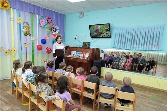 Юнгинская сельская библиотека провела экологический час «Птичье царство»
