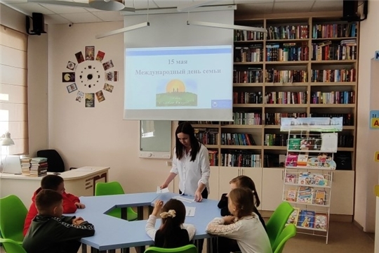 «Все начинается с семьи» в Большесундырской библиотеке