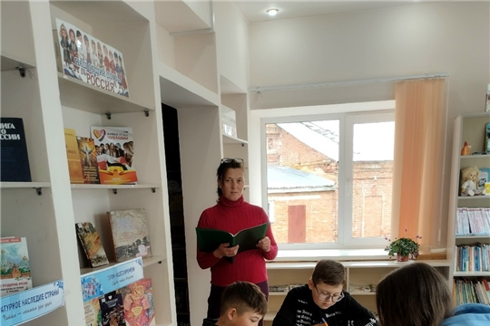 Час весёлых задумок "Дарят дети лету улыбки, игры, песни и потешки" в Оточевской сельской библиотеке