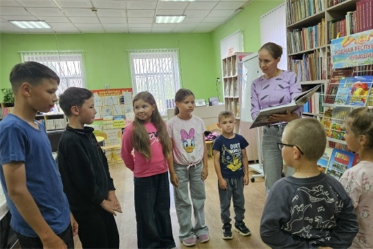 Обзор книжной выставки «Родная республика Чувашия» в Адабайской библиотеке
