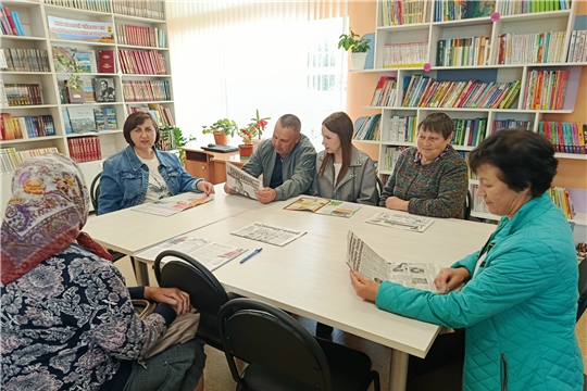 Обзор периодики «Читай, листай — мир узнавай» в Тораевской сельской библиотеке