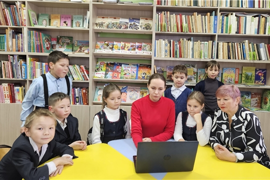 Работники Адабайского СК и СБ провели веб-серфинг «С интернетом зна. com»
