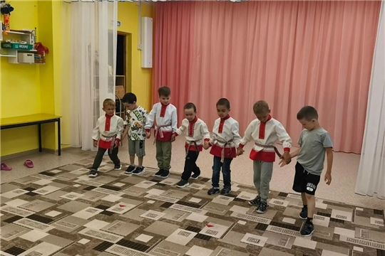 В рамках этнопроекта «Сик! Тух!» «Ача-пӑча вӑййисем»: прикосновение к корням! (Ухманская сб)
