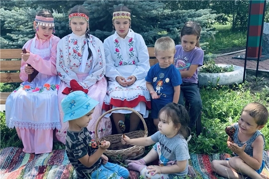 Урок-погружение в прошлое «День старины: как жили и чем занимались дети в старину» (Ачакасинская СБ)