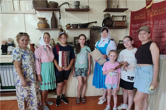 Краеведческая горница «Живая старина: тайны бабушкиного сундука» (Новочелкасинский пв)