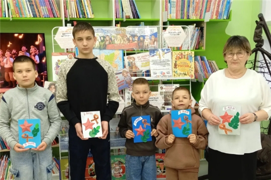 Мастер-класс открытки ко Дню Победы прошел в зале «Сила семьи»
