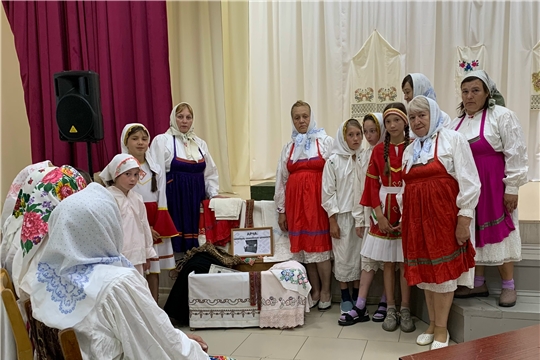 Познавательная программа «Секреты бабушкиного сундука» в Большеатменской сельской библиотеке
