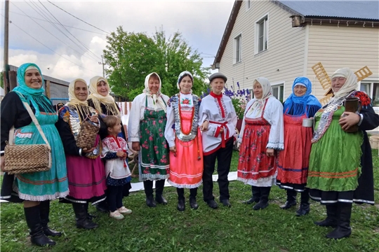 Познавательная программа "Чувашские костюмы" в Мочейской сельской библиотеке