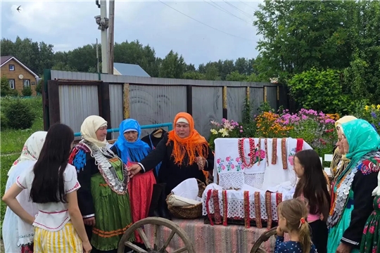 Познавательная программа "Чувашские костюмы" в Мочейской сельской библиотеке