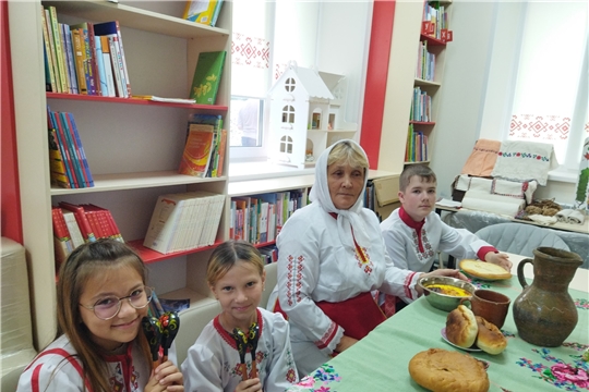 Вкусно, познавательно и по-семейному: в Новоатайской сельской библиотеке прошел час чувашской кухни