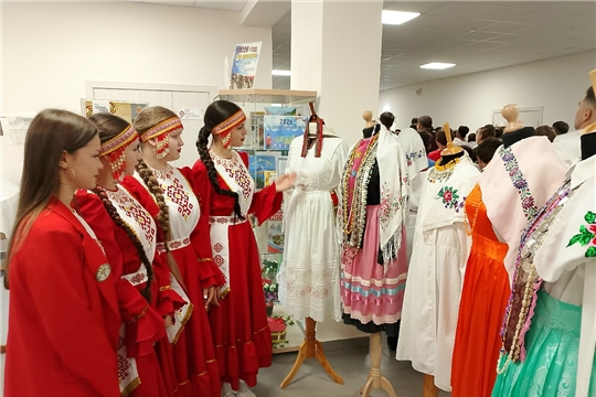 Передвижная выставка «От предков к нам: одежда верховых чувашей»