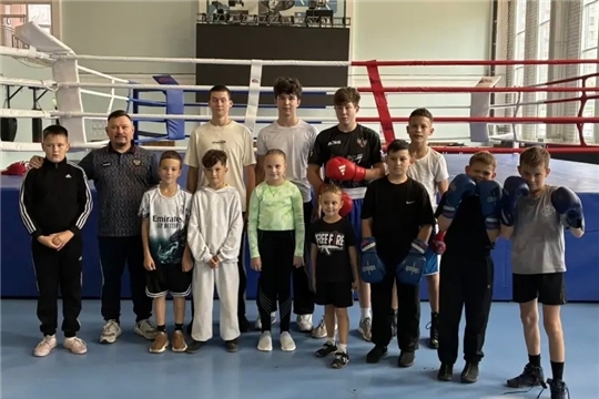 Сегодня, 5 сентября, на базе спортивной школы им. В. С. Соколова города Чебоксары состоялась открытая тренировка по боксу для всех желающих.