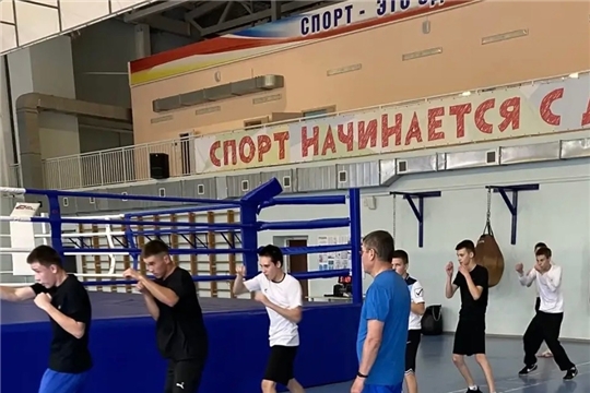 Сегодня, 12 сентября, в Спортивной школе им. В.С. Соколова города Чебоксары состоялась открытая тренировка по боксу для всех желающих.