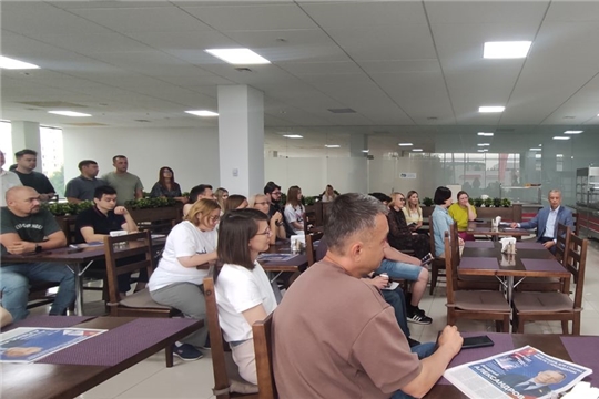 На встрече с коллективом ИТ-компании рассказали о мерах поддержки специалистов отрасли