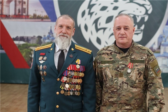 Медаль «Защитник Курской области» вручена командиру роты «БАРС-Курск» Василию Харитонову