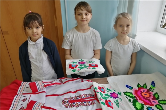  В Баймашкинском СДК организовали выставку «Волшебство чувашской вышивки"